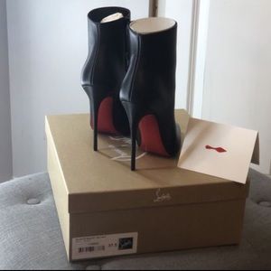 Christian Louboutin So Kate Booty